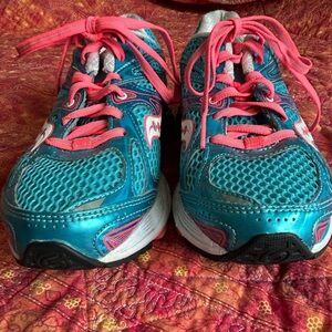 Women’s Saucony Runners in Teal & Coral